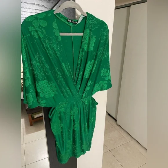 Zara green dress - Picture 2 of 4